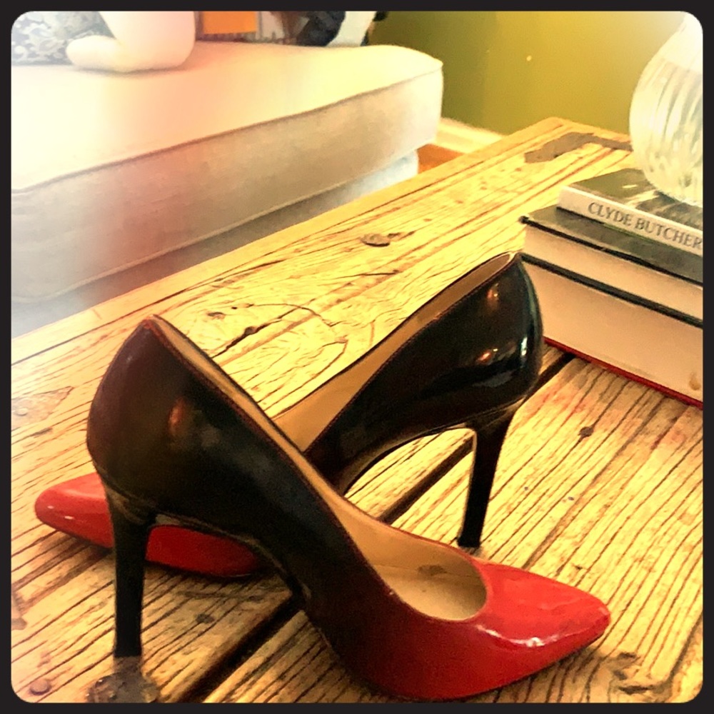 Nine West patent pumps - fade from red to black